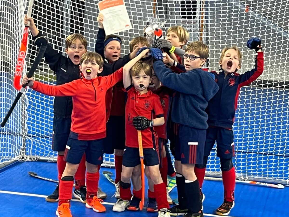 Mu 8 Großer Auftritt der mu8.1 bei RW Köln - duesseldorferhc.de