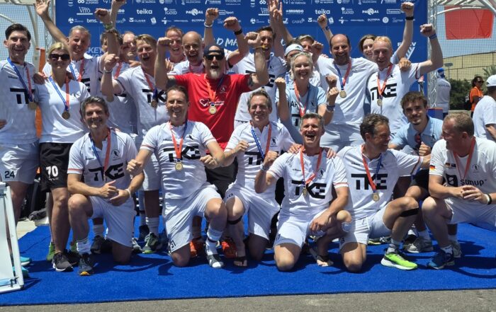 EM-Bronze für DHC-Spieler Steffen Bunzel mit der deutschen M50 Bildquelle: privat